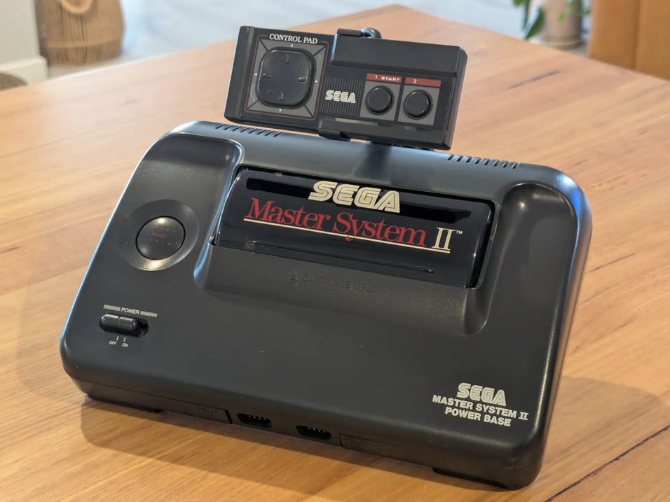 Sega Master System 2 konsolställ + kontrollställ – 3D-printad display