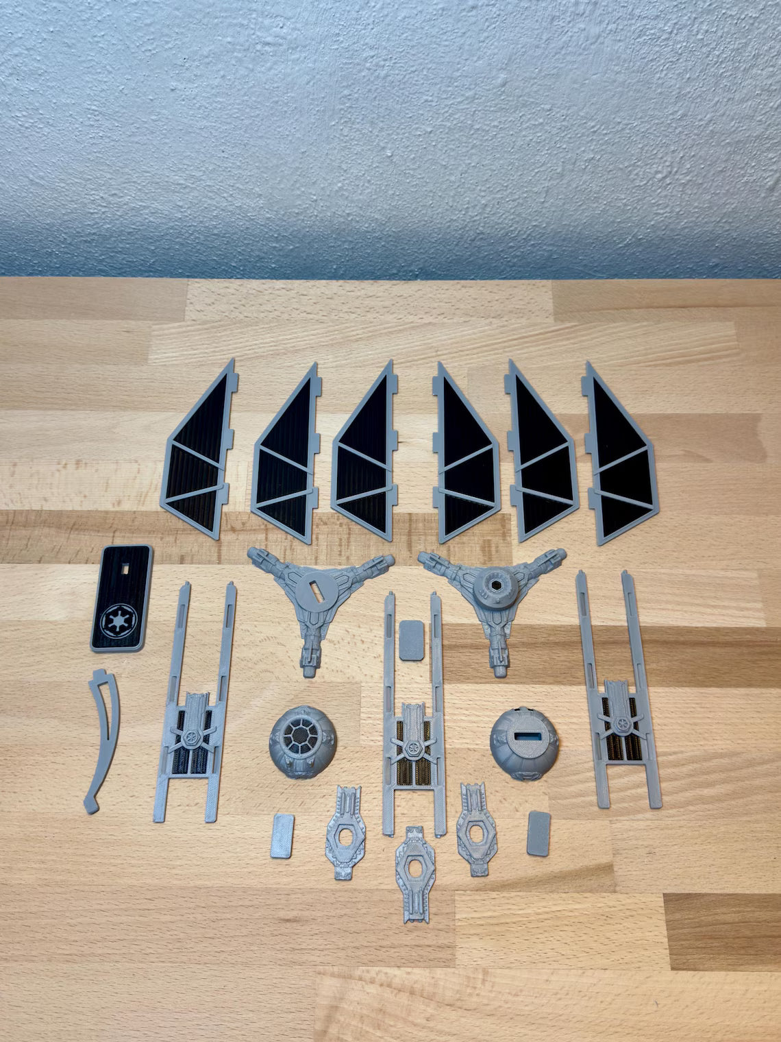 TIE Defender-inspirerad Kit Card – 3D-printad byggmodell