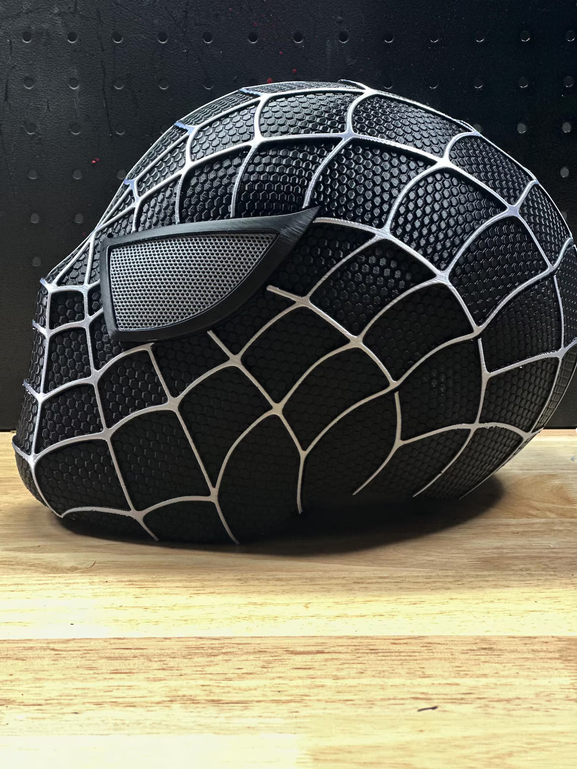 Spider-Man 3 Black Suit-hjälm – 3D-printad cosplaymodell