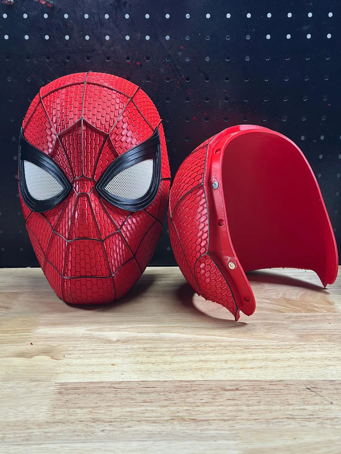 Spider-Man Brand New Day-hjälm – delar omonterade